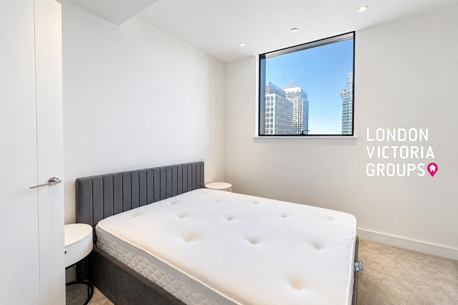 2 bed property in Harcourt Tower, 67 Marsh Wall, London
